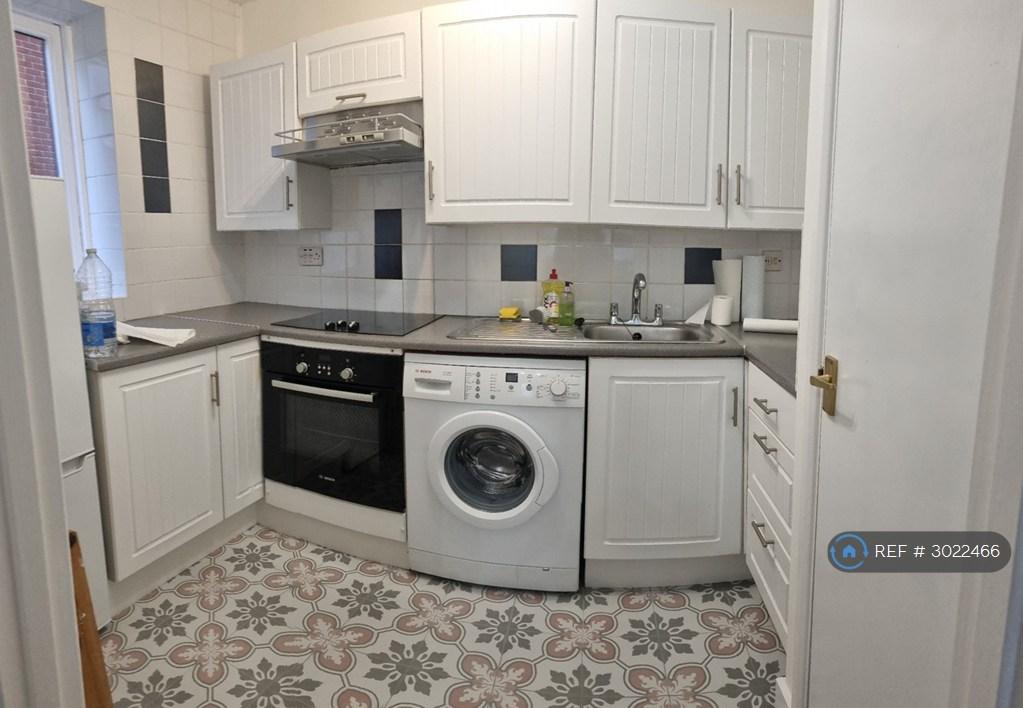 Apartment in Reading - View 3