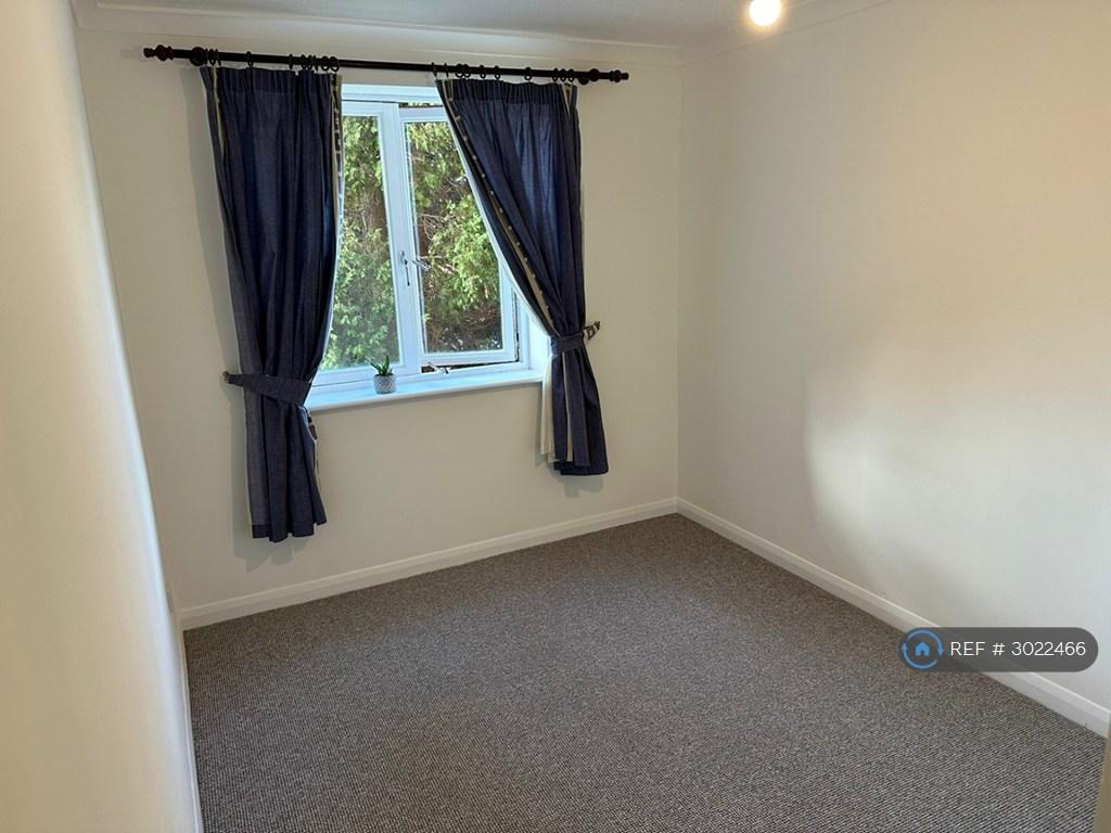 Apartment in Reading - View 4