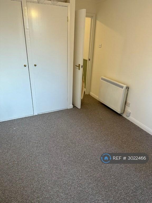 Apartment in Reading - View 5