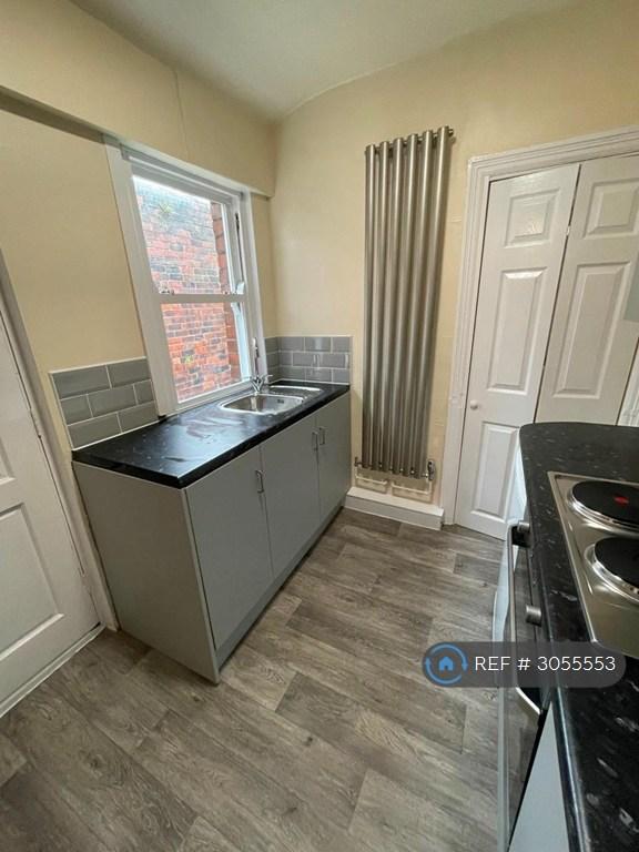 Apartment in Leeds, West Yorkshire - View 4