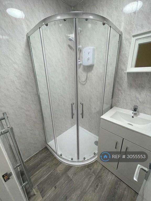 Apartment in Leeds, West Yorkshire - View 5