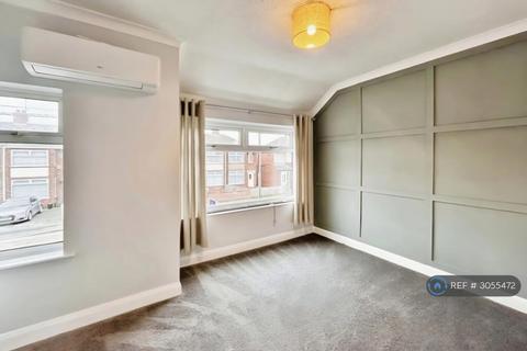3 bedroom terraced house to rent, Wharfedale Avenue, Hull, HU9