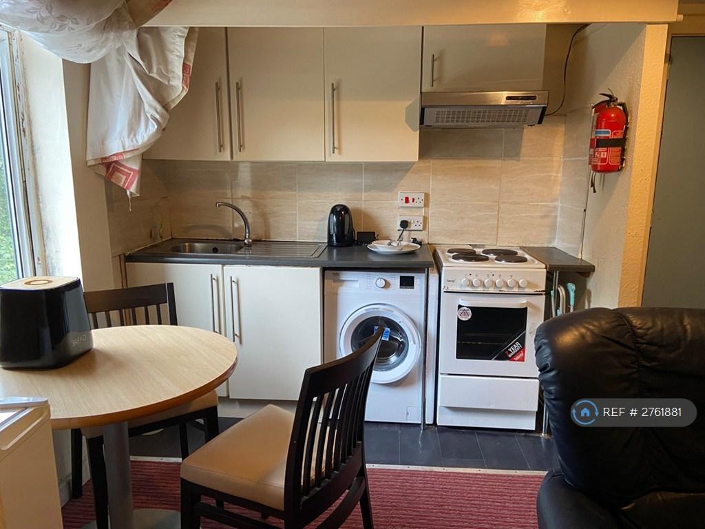 Apartment in Leeds, Beeston - View 5