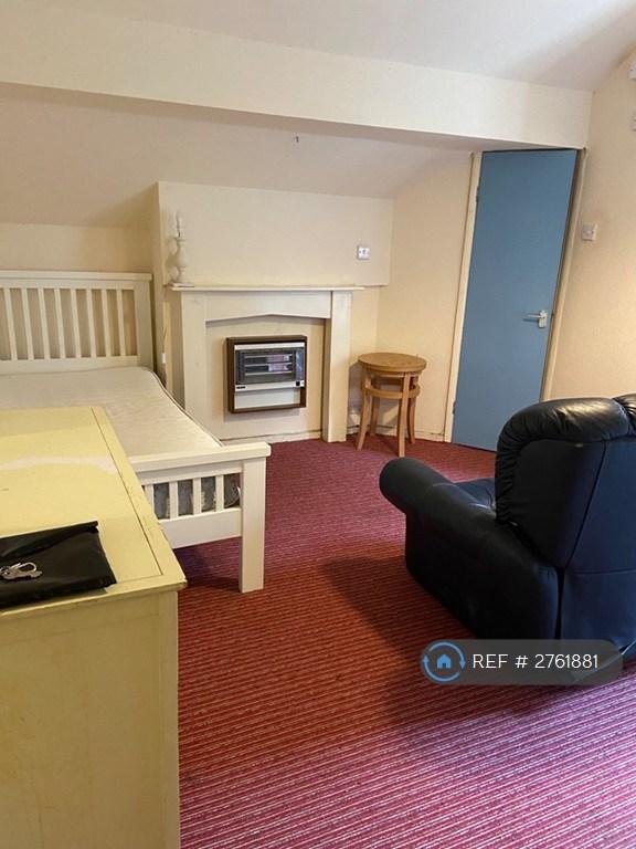 Apartment in Leeds, Beeston - More