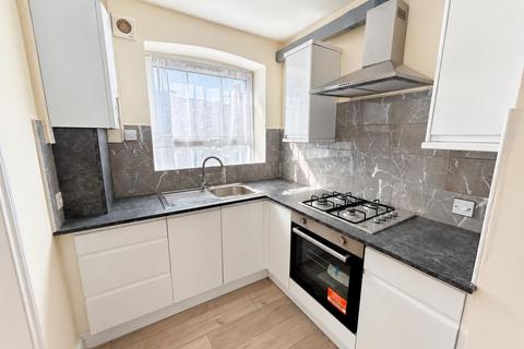 2 bedroom apartment to rent, Brownlow Road, London, NW10