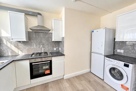 2 bedroom apartment to rent, Brownlow Road, London, NW10