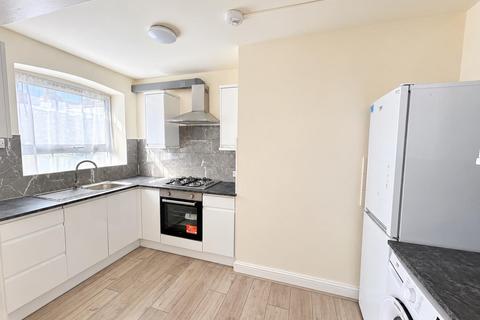 2 bedroom apartment to rent, Brownlow Road, London, NW10