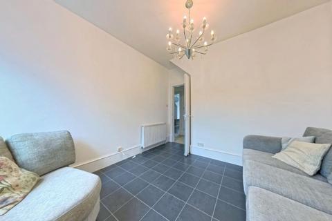4 bedroom flat to rent, Clifton Road, Hilton, Aberdeen, AB24
