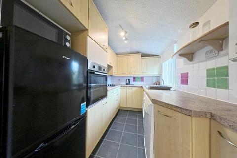 4 bedroom flat to rent, Clifton Road, Hilton, Aberdeen, AB24