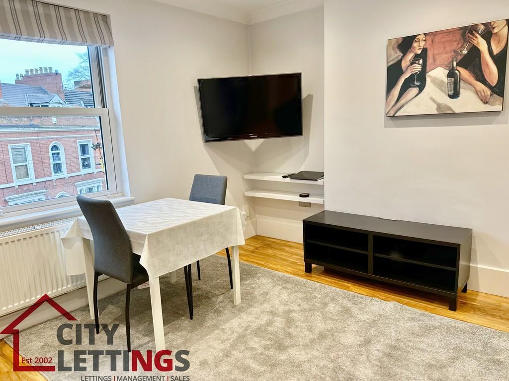 Apartment in Arboretum - View 4