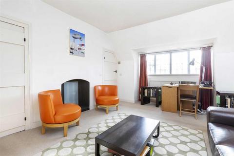 1 bedroom flat for sale, Waterlow Court Heath Close Hampstead Garden Suburb NW11