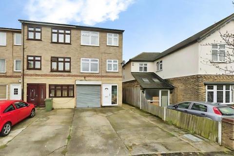 1 bedroom detached house to rent, Surman Terrace, Princes Road, Romford, London, RM1 2TB