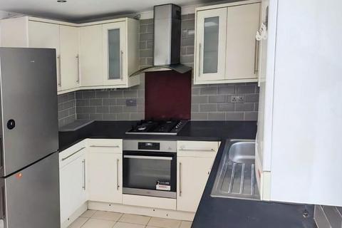 1 bedroom detached house to rent, Surman Terrace, Princes Road, Romford, London, RM1 2TB