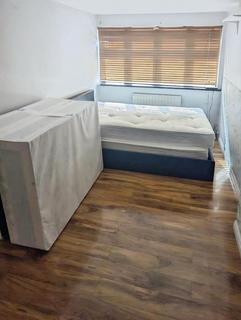 1 bedroom detached house to rent, Surman Terrace, Princes Road, Romford, London, RM1 2TB