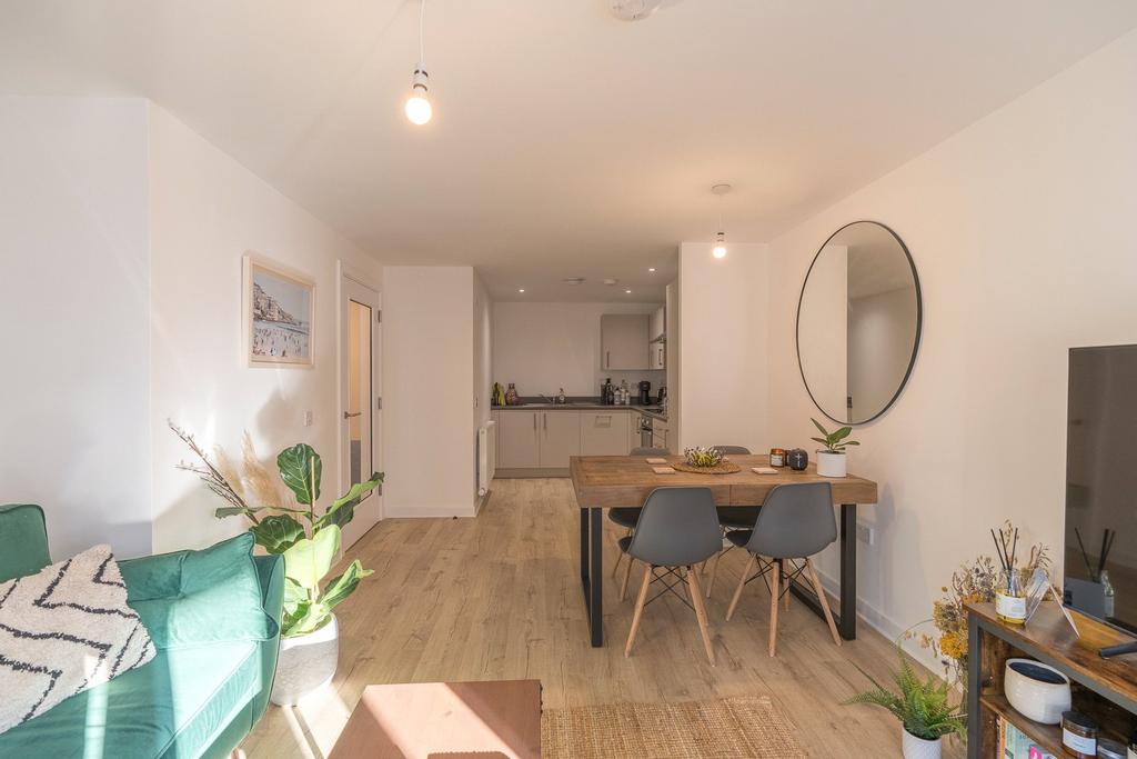 Apartment in Edinburgh, Leith Central - View 4