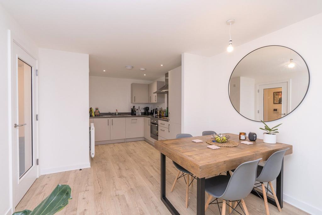 Apartment in Edinburgh, Leith Central - View 5