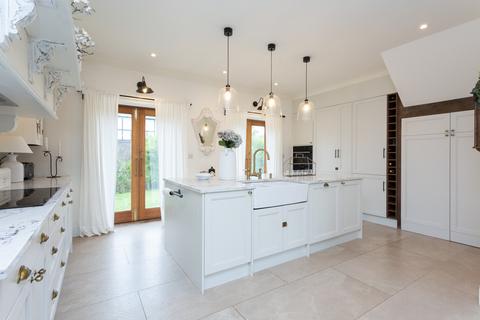 4 bedroom detached house for sale, Preston Road, Longridge, PR3