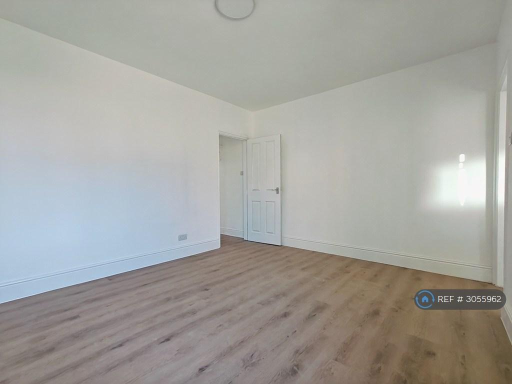 Apartment in Reading, Newtown - More