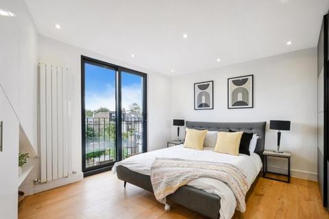 3 bedroom house to rent, Jephtha Road, London, SW18