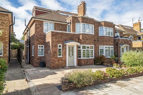 2 bedroom ground floor maisonette for sale, Bishops Close, Richmond, TW10