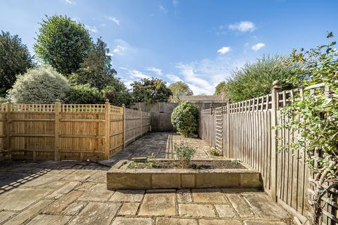 2 bedroom ground floor maisonette for sale, Bishops Close, Richmond, TW10
