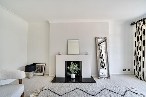 2 bedroom ground floor maisonette for sale, Bishops Close, Richmond, TW10
