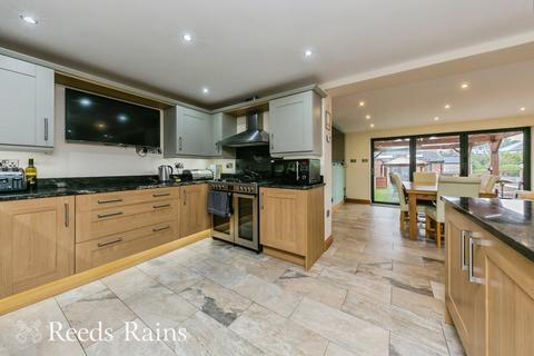 6 bedroom semi-detached house for sale, Lindrum Avenue, Macclesfield SK11