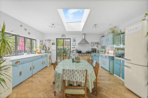 4 bedroom semi-detached house for sale, Park Avenue, Staines-upon-Thames, TW18