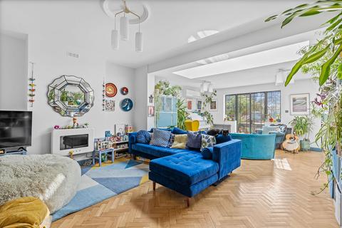 4 bedroom semi-detached house for sale, Park Avenue, Staines-upon-Thames, TW18