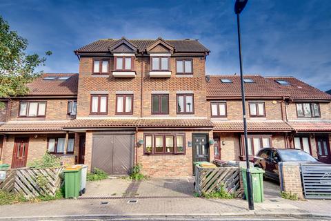 4 bedroom terraced house for sale, Columbine Avenue, London