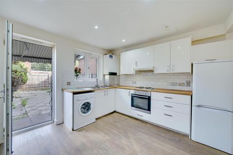 4 bedroom terraced house for sale, Columbine Avenue, London