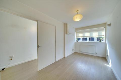 4 bedroom terraced house for sale, Columbine Avenue, London