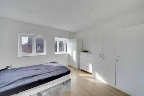 4 bedroom terraced house for sale, Columbine Avenue, London