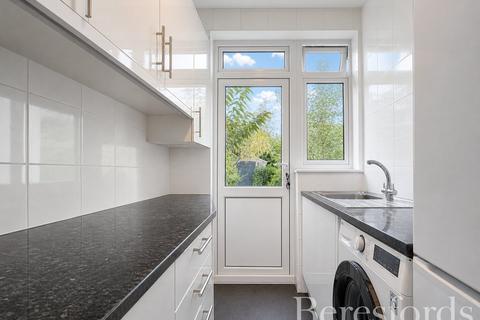 2 bedroom apartment for sale, Upminster Road, Hornchurch, RM11