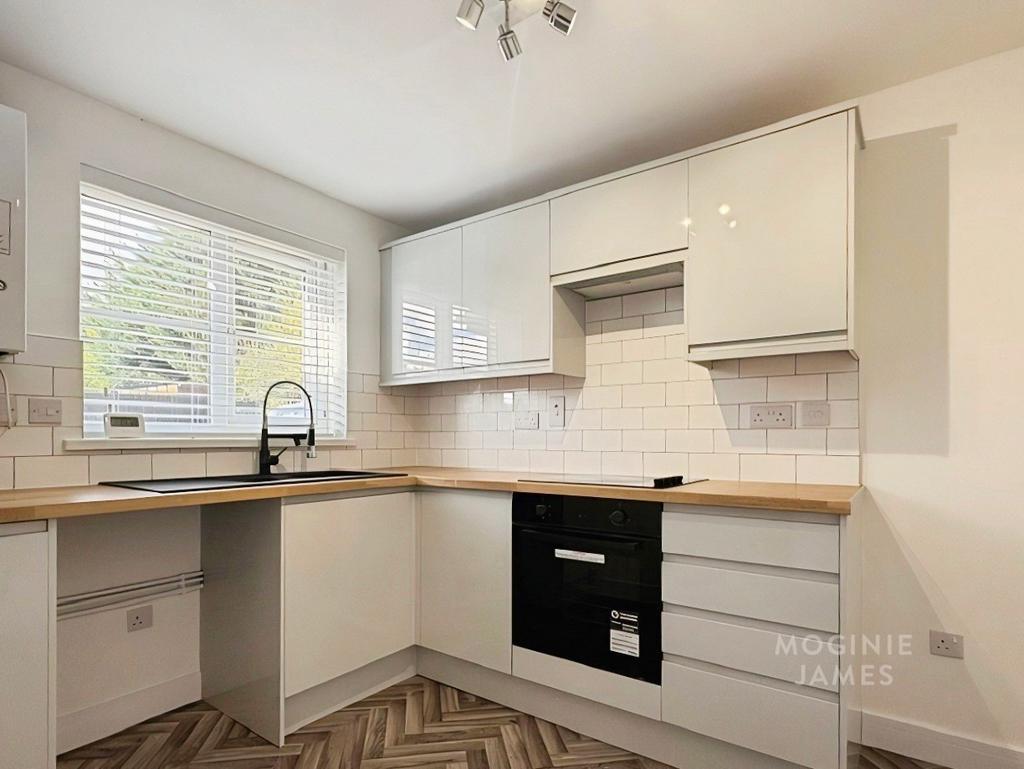 House in Cardiff, Trowbridge - View 2