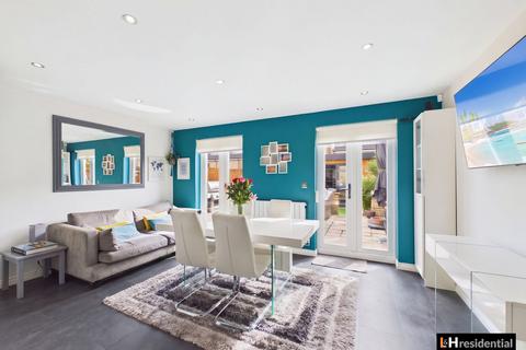 4 bedroom terraced house for sale, Lyndhurst Walk, Borehamwood WD6