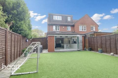 2 bedroom semi-detached house for sale, Mallards Rise, Harlow