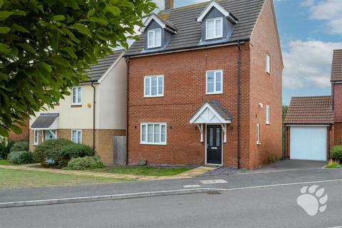 4 bedroom detached house for sale, Monarch Close, Wickford SS11