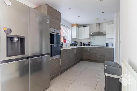 4 bedroom detached house for sale, Monarch Close, Wickford SS11