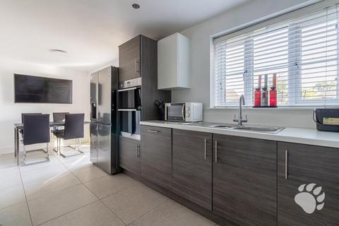 4 bedroom detached house for sale, Monarch Close, Wickford SS11