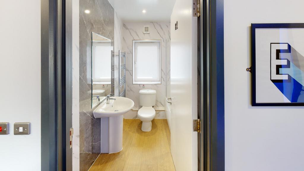 Apartment in Newcastle upon Tyne - View 5