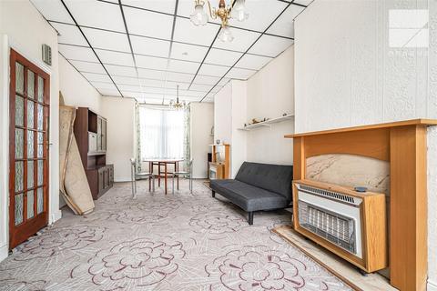 2 bedroom house for sale, Winchester Road, London