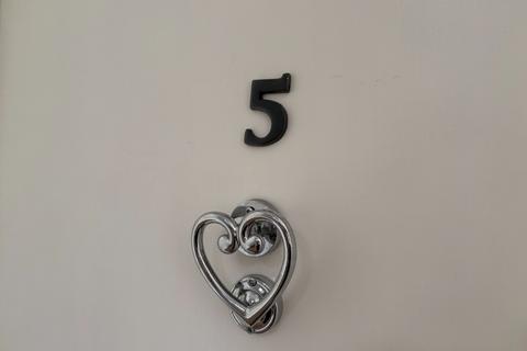3 bedroom flat to rent, High Calside, Renfrewshire PA2