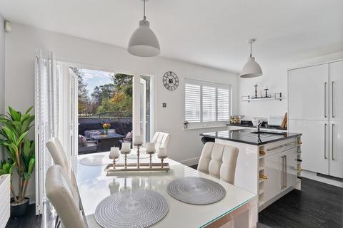 3 bedroom detached house for sale, Bramwell Close, Sunbury-on-thames, TW16