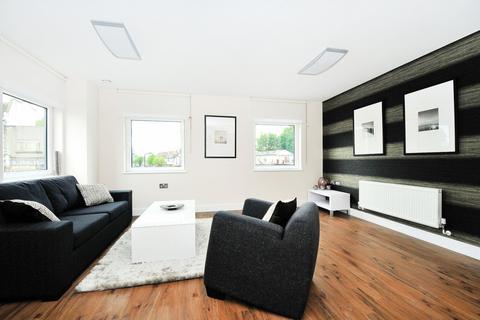 2 bedroom flat to rent, TRS Apartments, Southall, UB2