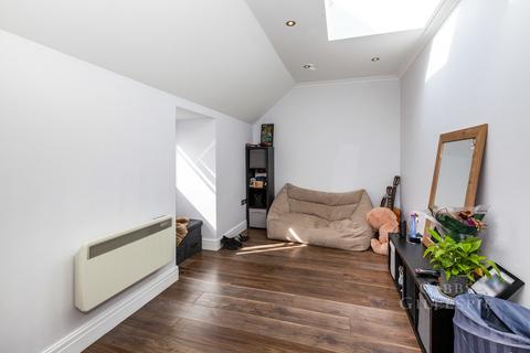1 bedroom flat to rent, High Street, Uxbridge, UB8