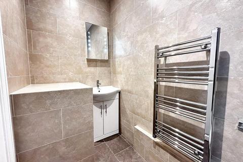 1 bedroom flat to rent, High Street, Uxbridge, UB8
