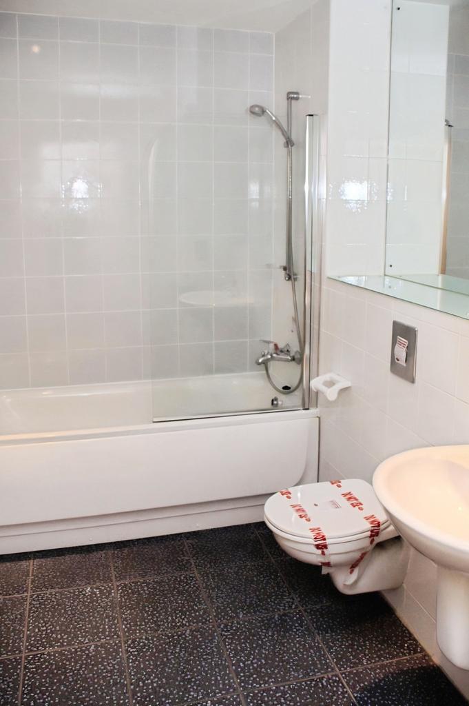 Apartment in Manchester, Hulme - View 4