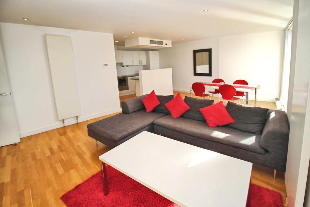 Apartment in Salford, MediaCityUK - View 3