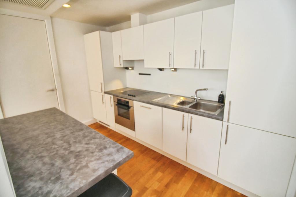 Apartment in Salford, MediaCityUK - View 4